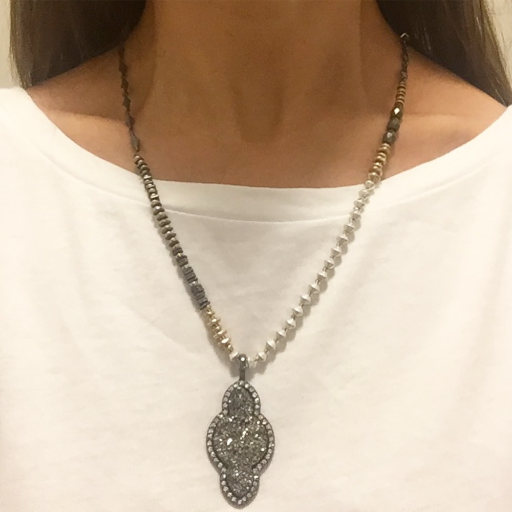 Long pendant necklace